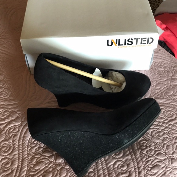 Unlisted (Kenneth Cole) Black Sparkle Wedges - Picture 4 of 5